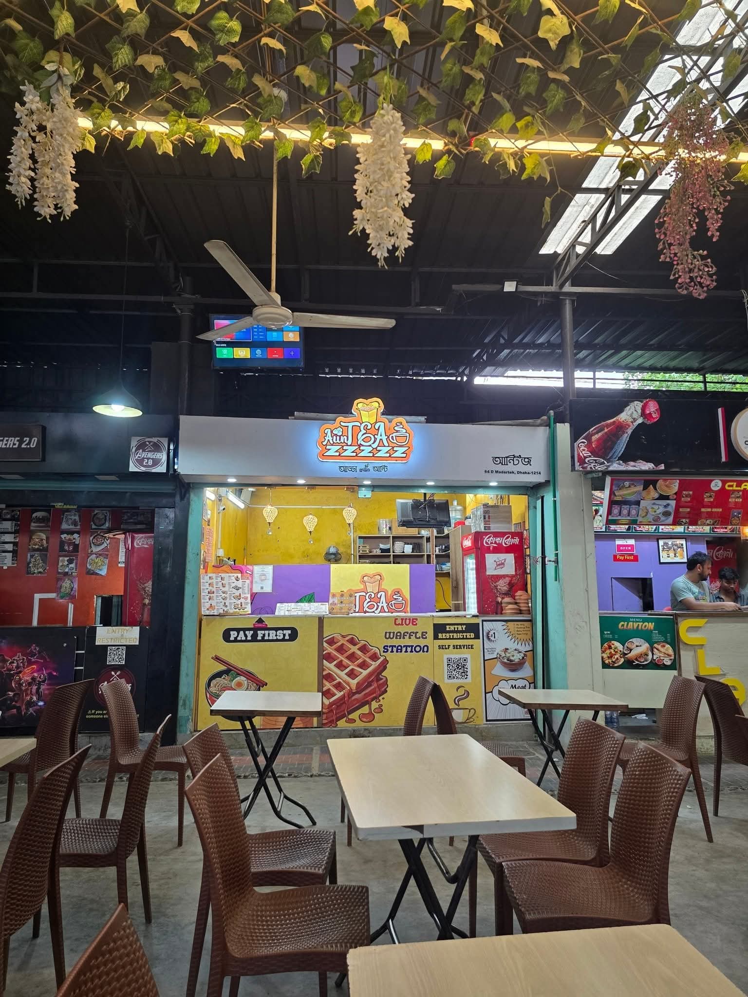 Restaurant at Food Society, Madartek